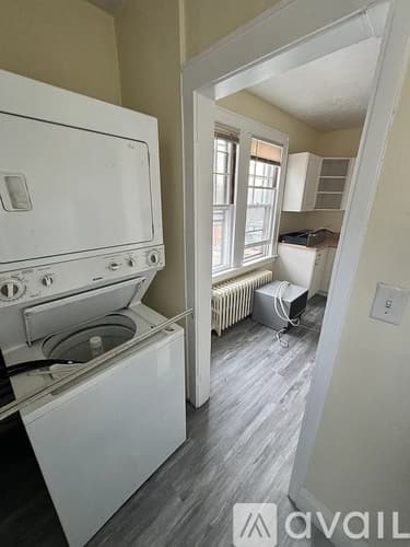 Ansonia Apartment: 164 Hodge Avenue