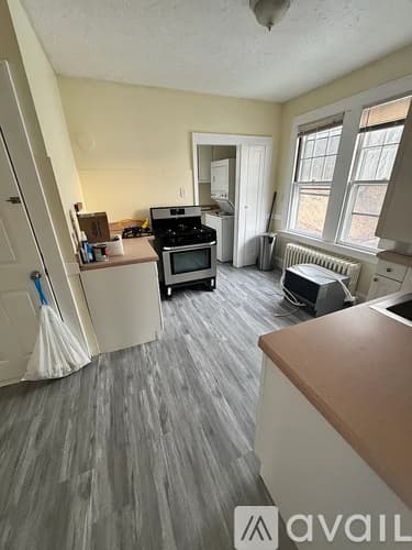 Ansonia Apartment: 164 Hodge Avenue