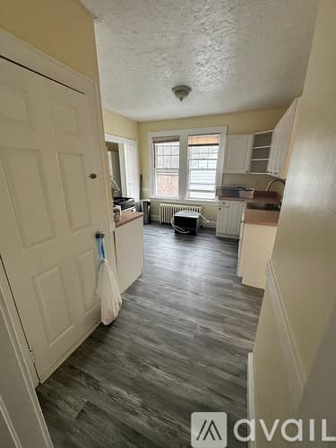 Ansonia Apartment: 164 Hodge Avenue