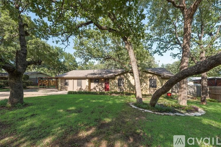 North Richland Hills House: 7100 Lowery Lane