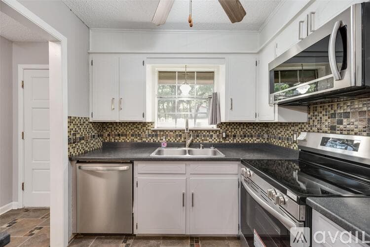 North Richland Hills House: 7100 Lowery Lane