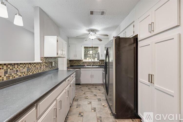 North Richland Hills House: 7100 Lowery Lane