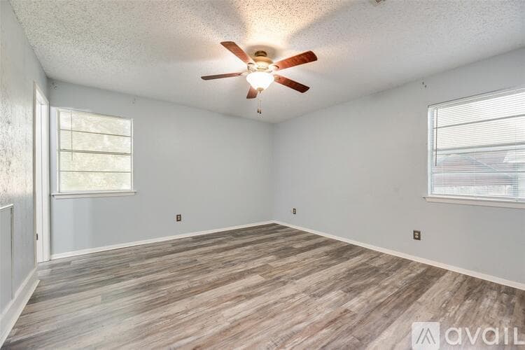North Richland Hills House: 7100 Lowery Lane