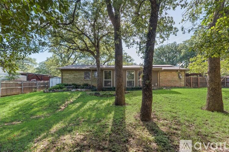 North Richland Hills House: 7100 Lowery Lane