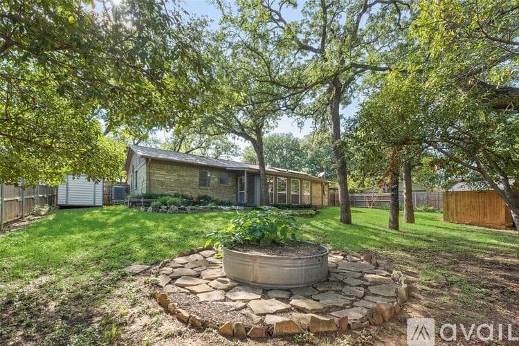 North Richland Hills House: 7100 Lowery Lane