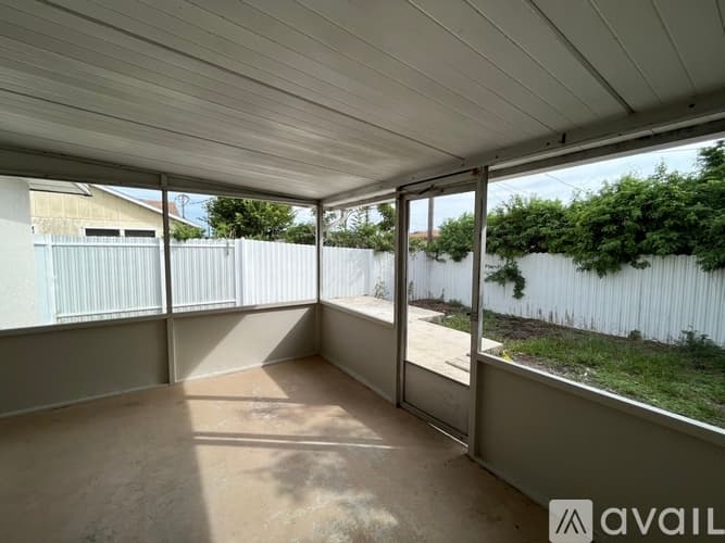 Fort Myers House: 18198 Adams Cir