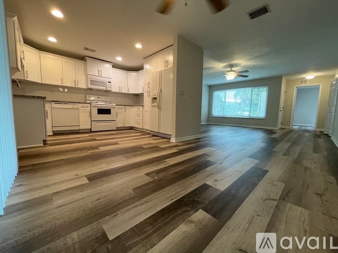 Fort Myers House: 18198 Adams Cir