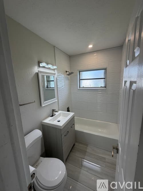 Fort Lauderdale House: 4730 Northeast 3rd Avenue