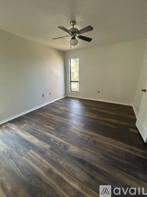 Columbia Condo: 207 Weddell St