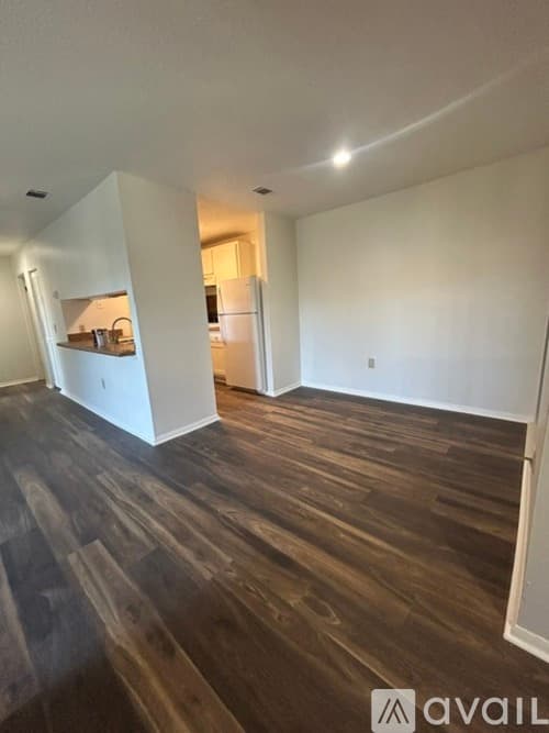Columbia Condo: 207 Weddell St