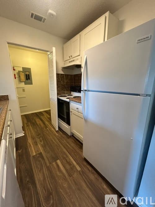 Columbia Condo: 207 Weddell St