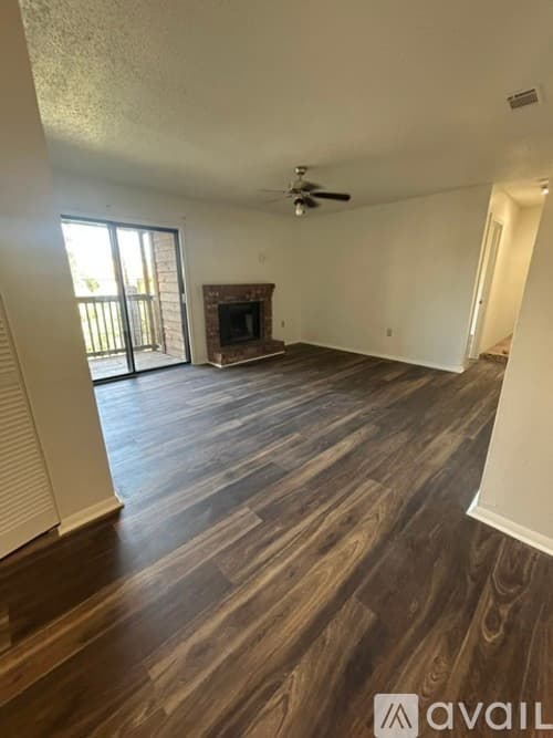 Columbia Condo: 207 Weddell St