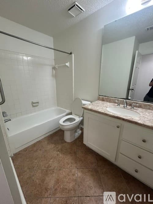 Columbia Condo: 207 Weddell St