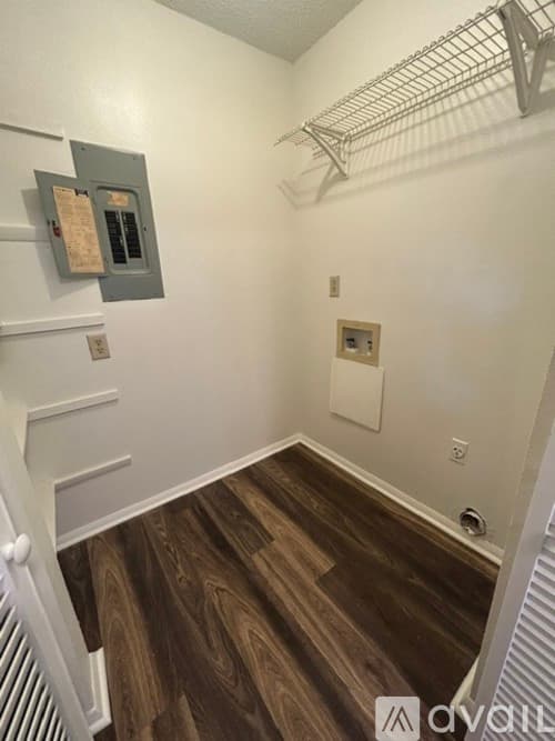 Columbia Condo: 207 Weddell St