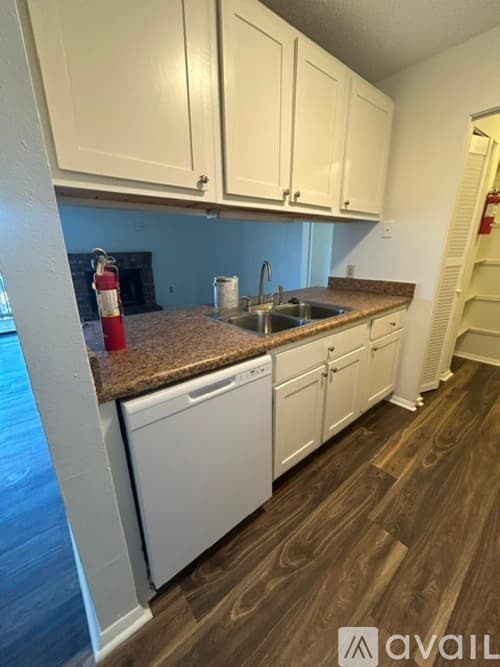 Columbia Condo: 207 Weddell St