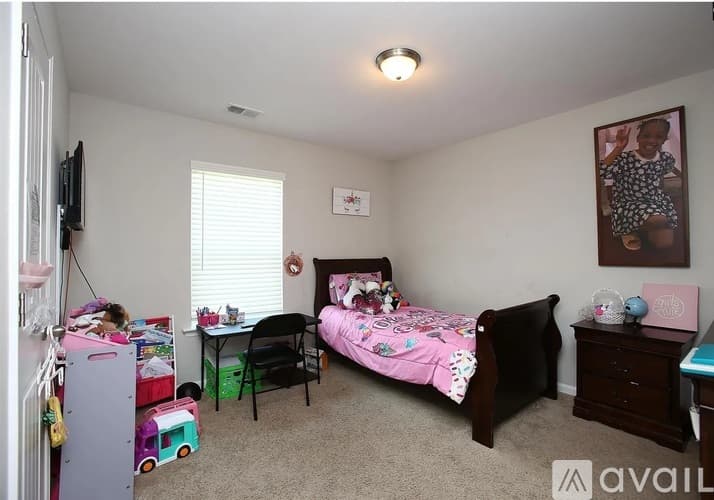Columbia House: 17 Apple Tree Court