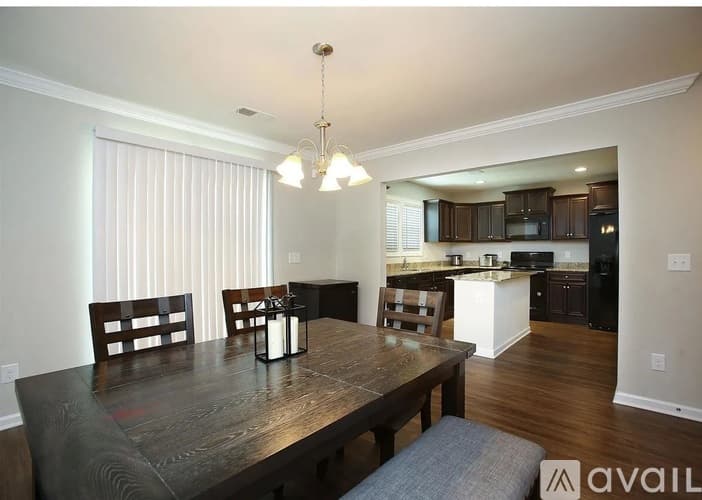 Columbia House: 17 Apple Tree Court