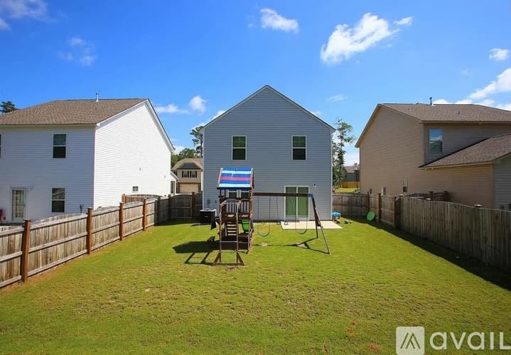 Columbia House: 17 Apple Tree Court