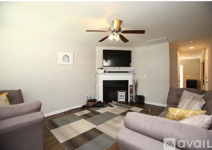 Columbia House: 17 Apple Tree Court