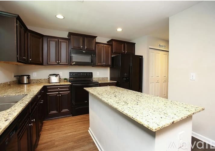 Columbia House: 17 Apple Tree Court