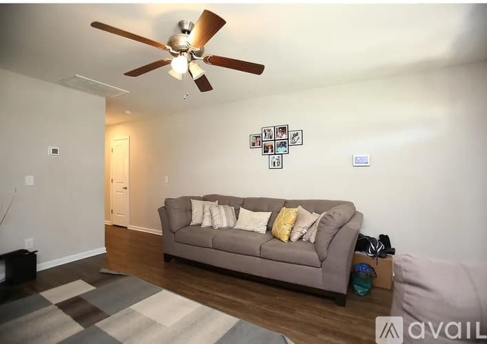 Columbia House: 17 Apple Tree Court