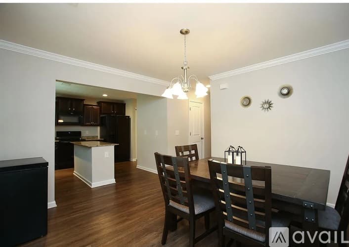 Columbia House: 17 Apple Tree Court