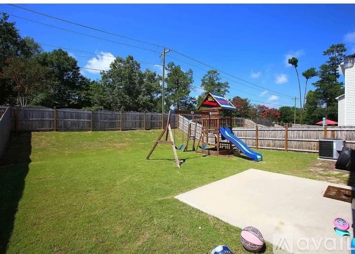 Columbia House: 17 Apple Tree Court