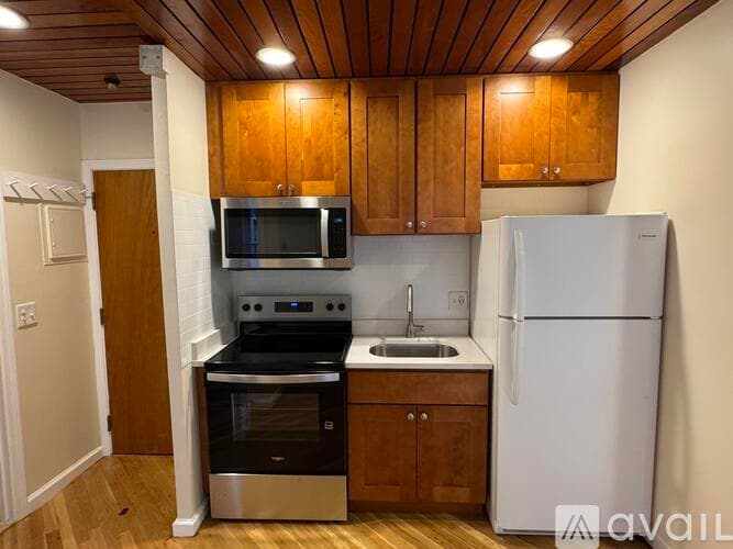 Boston Apartment: 390 Riverway
