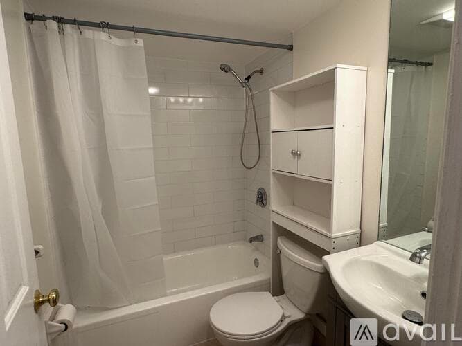 Boston Apartment: 390 Riverway