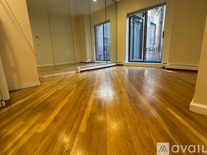 Boston Apartment: 390 Riverway