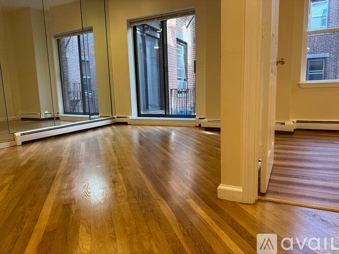 Boston Apartment: 390 Riverway