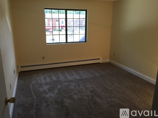 Lowell Condo: 1720 Evergreen Rd