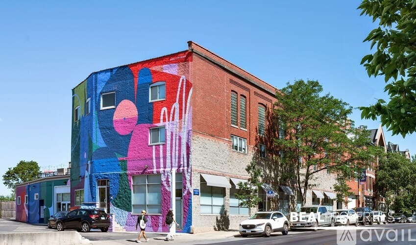 Chicago Apartment: 2320 N Damen Ave