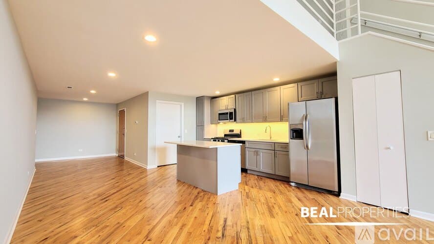 Chicago Apartment: 2320 N Damen Ave