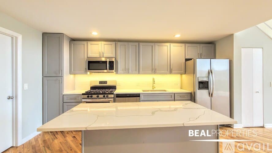 Chicago Apartment: 2320 N Damen Ave