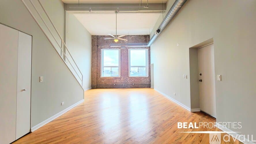 Chicago Apartment: 2320 N Damen Ave