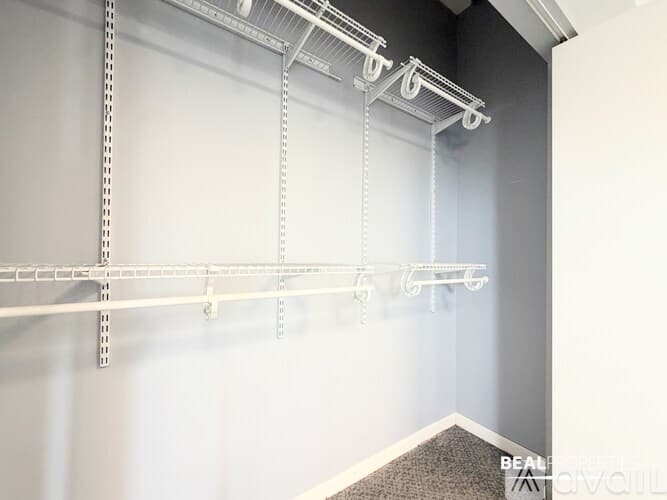 Chicago Apartment: 2320 N Damen Ave