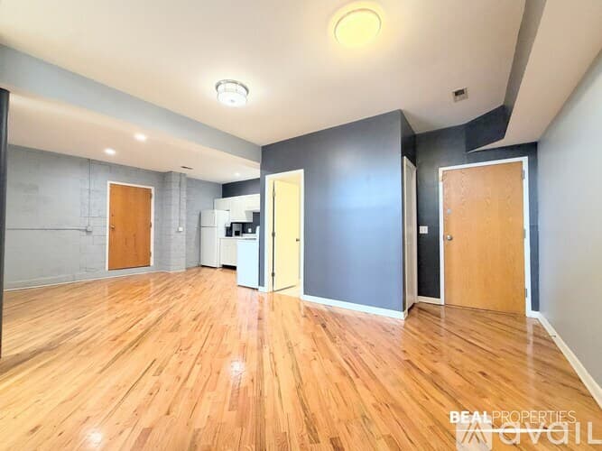 Chicago Apartment: 2320 N Damen Ave
