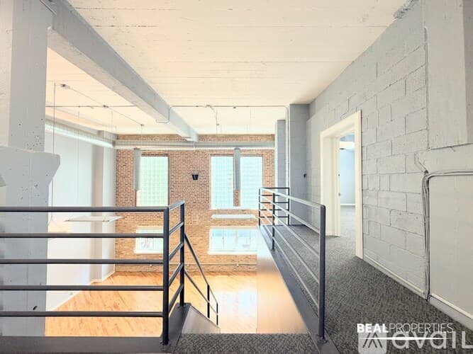 Chicago Apartment: 2320 N Damen Ave