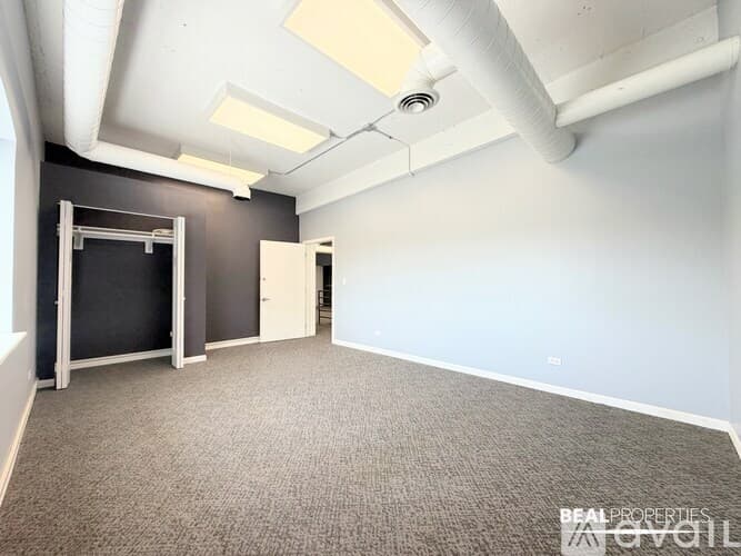 Chicago Apartment: 2320 N Damen Ave