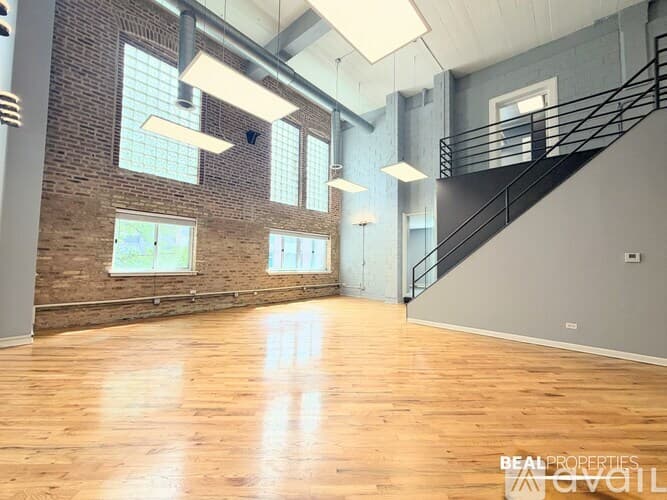 Chicago Apartment: 2320 N Damen Ave