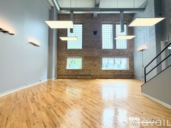 Chicago Apartment: 2320 N Damen Ave