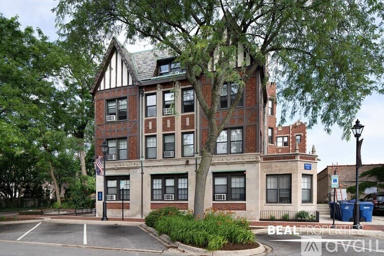 Glencoe Condo: 373 Hazel Ave