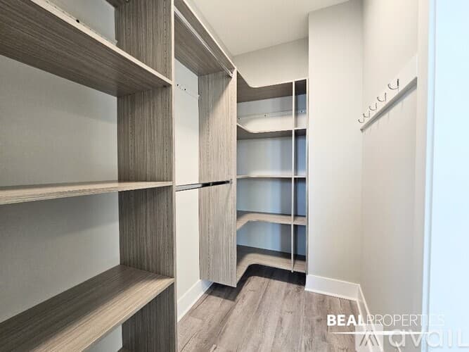 Glencoe Condo: 373 Hazel Ave