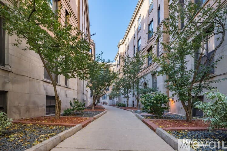 Chicago Condo: 432 W Belden Ave