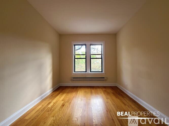 Chicago Apartment: 3720 N Pine Grove Ave