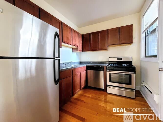 Chicago Apartment: 3720 N Pine Grove Ave