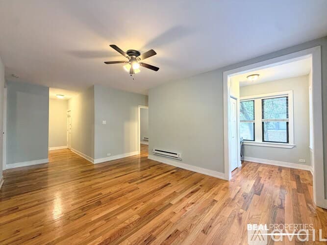 Chicago Apartment: 3720 N Pine Grove Ave