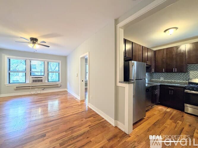 Chicago Apartment: 3720 N Pine Grove Ave