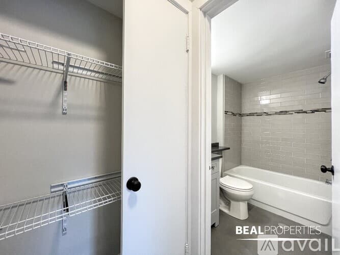 Chicago Condo: 445 W Wellington Ave